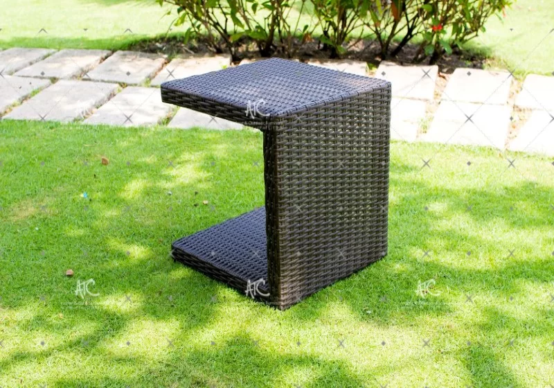 Ghế Hồ Bơi Mây Nhựa Hiện Đại Tựa Lưng RABD-046 3 Bàn bên đi kèm giúp trải nghiệm sử dụng thêm tiện lợi