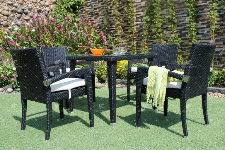 Có nhiều chất liệu để bạn lựa chọn cho bộ bàn ăn 2-4 ghế