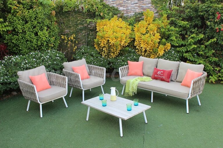 Tone màu living coral nét chấm phá cho nội thất bàn ghế văn phòng hiện đại