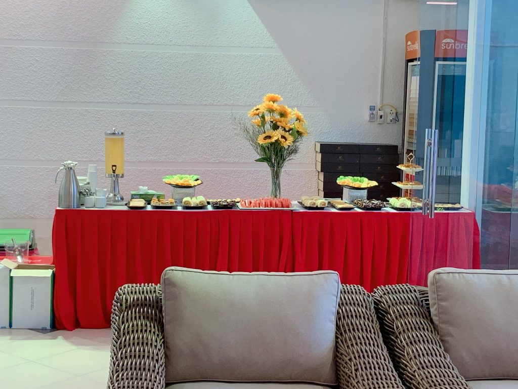 Bàn tiệc trà trong lễ khai trương showroom nội thất quận 2 TPHCM, ATC Furniture