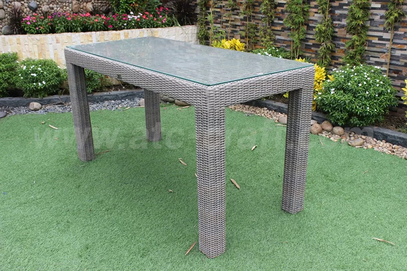 Bộ Bàn Ghế Bar Cafe Mây Nhựa 10 Chỗ RABR-004A 2 Bàn cafe mây nhựa đi kèm rộng rãi, cứng cáp