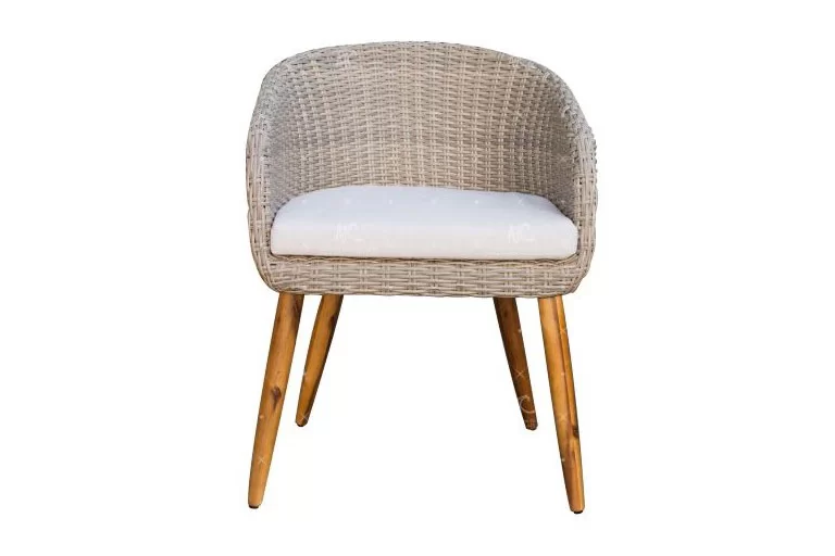 Ghế ăn ngoài trời hiện nay đa dạng về màu sắc và kiểu dáng