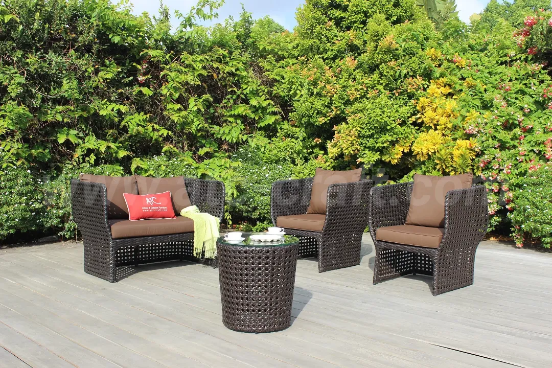 Bàn ghế sofa mây nhựa bắt mắt với chất liệu hiện đại