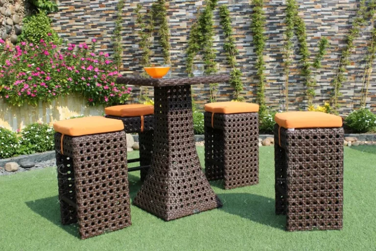 Kích thước bàn ghế quầy bar cũng đa dạng tùy theo không gian sử dụng