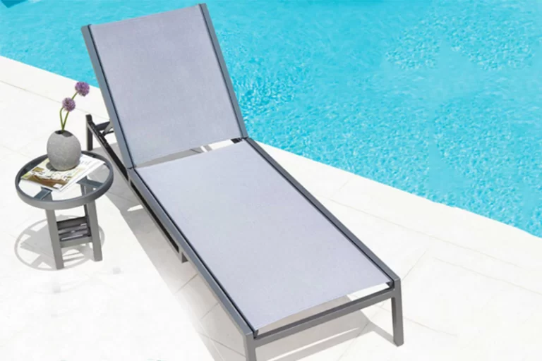 Ghế tắm nắng hồ bơi