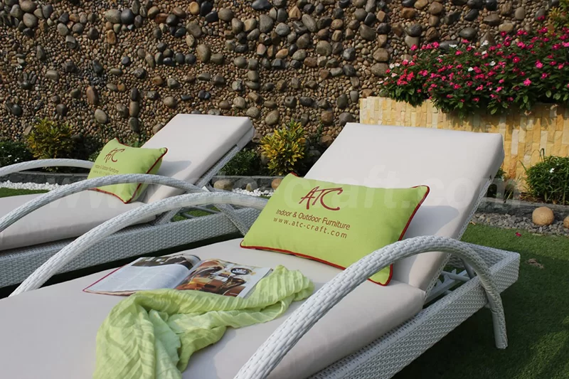 Cần kiểm tra kỹ càng chất lượng gia công của ghế nằm hồ bơi