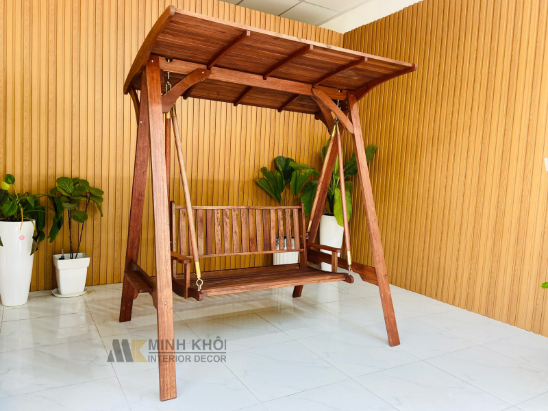 Giá Ghế Xích Đu Rẻ Đẹp Và Bí Quyết Mua Xích Đu Giá Rẻ 1 Giá ghế xích đu sân vườn từ gỗ thường cao hơn kim loại