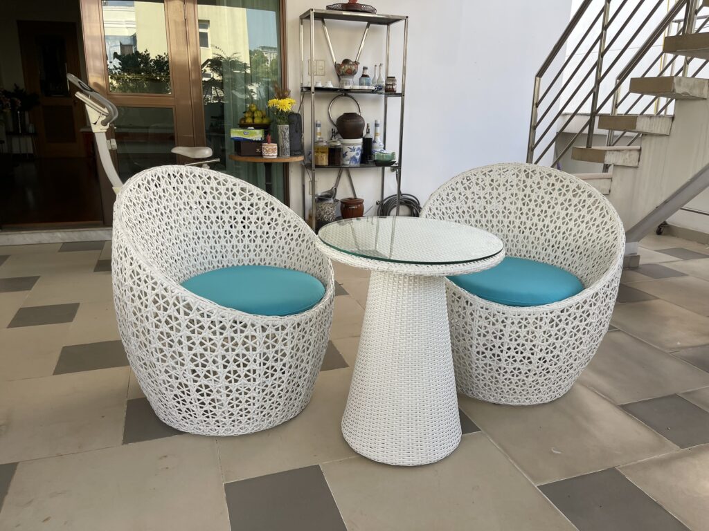 Giao Hàng Nội Thất Cho Khách Tại Dakao Quận 1 - Nhật Ký ATC 2 Bộ bàn ghế cafe mini mây nhựa