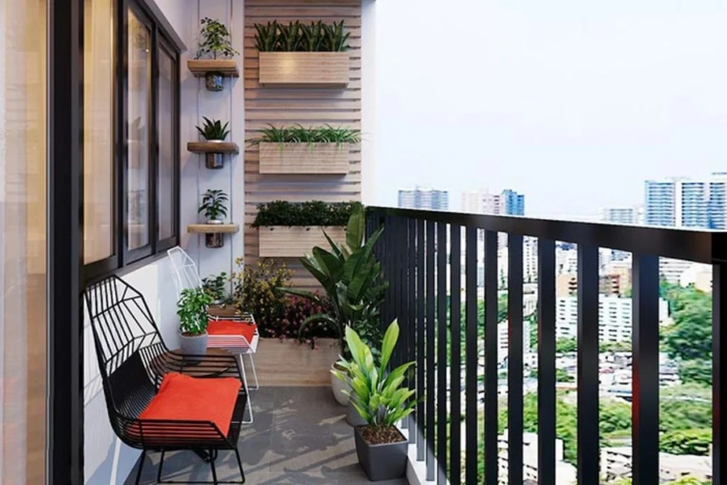 chậu cây nhỏ, 2 ghế được đặt ngay ban công 