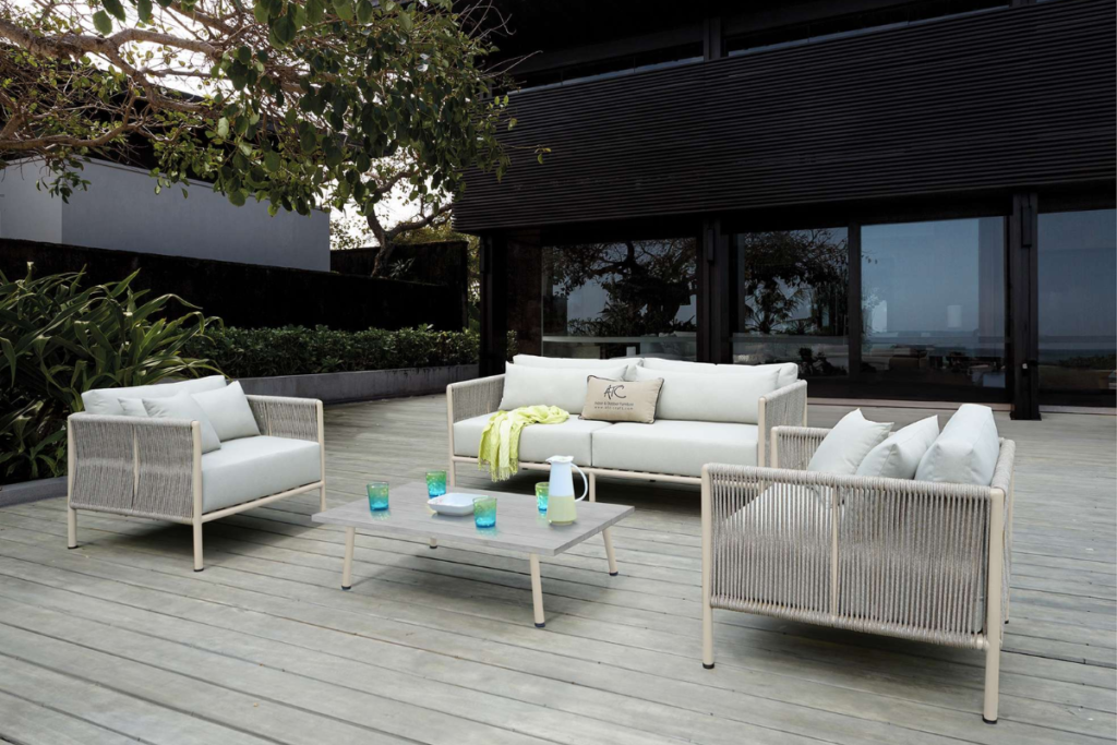 Cách phối gối và sofa theo nguyên tắc Tone-sur-Tone.