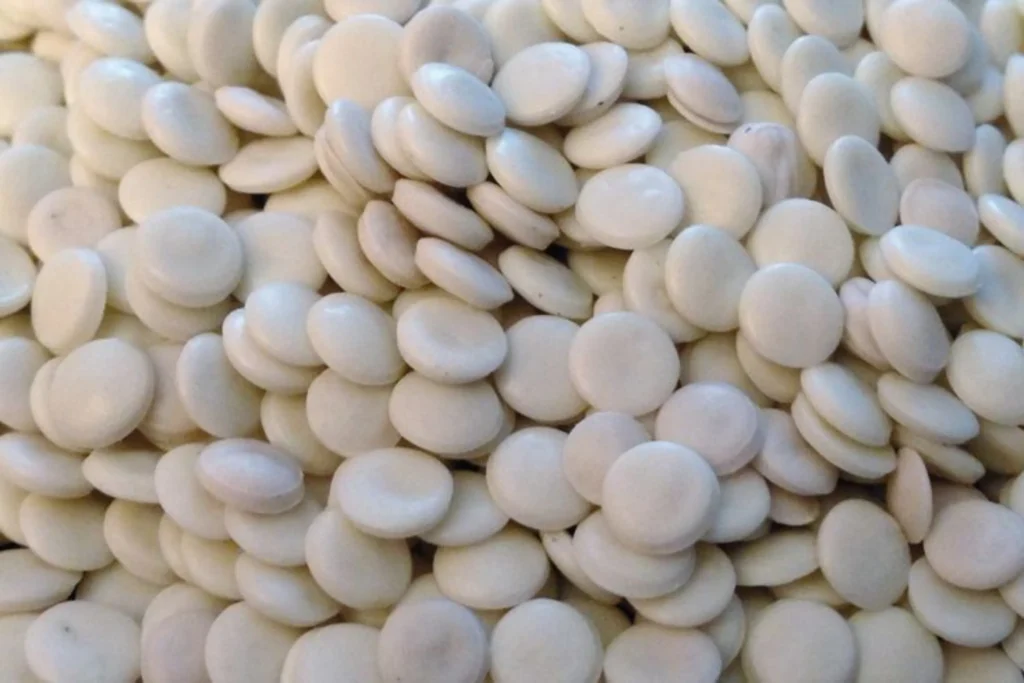 Hạt nhựa HDPE dùng trong sản xuất.