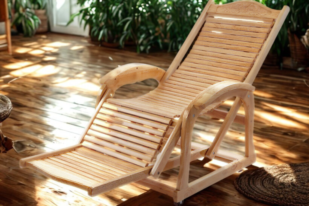 Ghế tựa lưng gỗ teak thư giãn ngả sâu với tay vịn cong và thiết kế ôm sát cơ thể